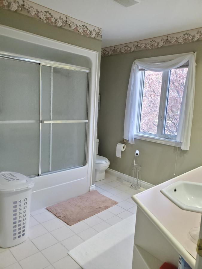 Lakeview House With 4 Rooms Kelowna Near Downtown & Knox Moutain Extérieur photo