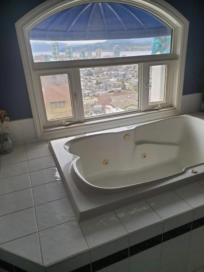 Lakeview House With 4 Rooms Kelowna Near Downtown & Knox Moutain Extérieur photo