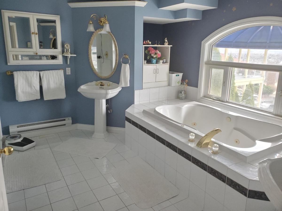 Lakeview House With 4 Rooms Kelowna Near Downtown & Knox Moutain Extérieur photo